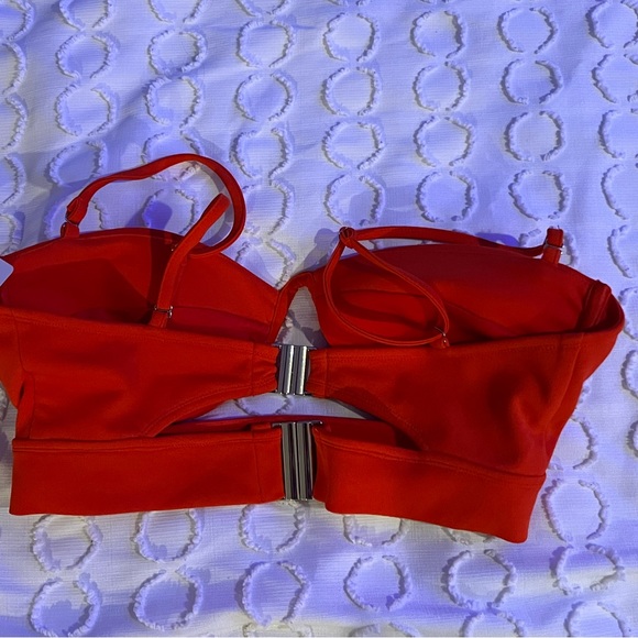 Going out top - Picture 2 of 2